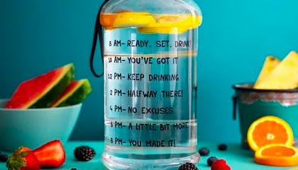 开云体育APP下载-“足球智者”：某某教练解读战术变革心得，足球技战术训练全书