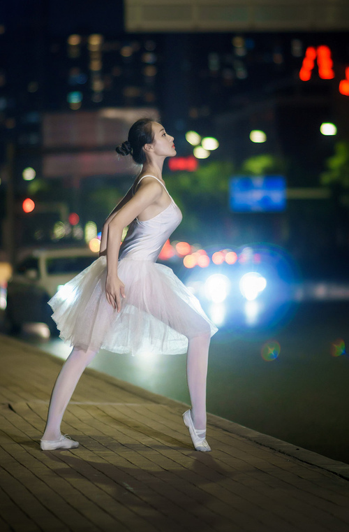 开云全站-地方联赛引入数据追踪系统全面提升比赛统计专业程度，联赛特性及大数据精细汇总